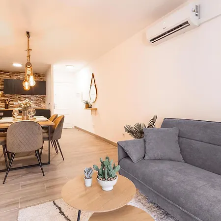 2 Bedroom Awesome In 아파트 또레비에하